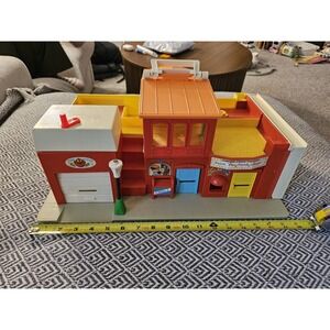 Vintage 1973 Fisher Price Play Family Village Little People- #997